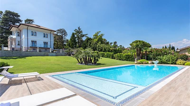 Villa di Prestigio con Vista lago, Parco e Piscina