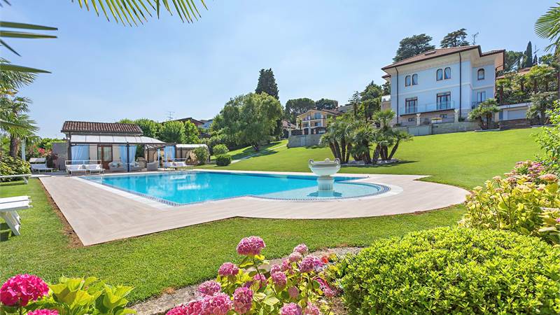 Villa di Prestigio con Vista lago, Parco e Piscina